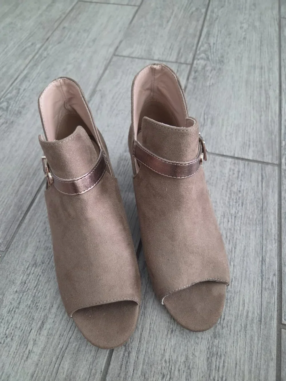 Kenneth Cole New York Girls Booties Suede Taupe Brown Peep Toe Size 4